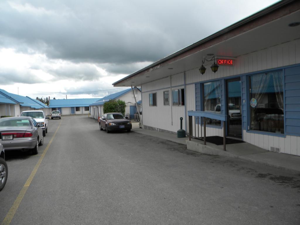 Blue And White Motel Kalispell Eksteriør billede